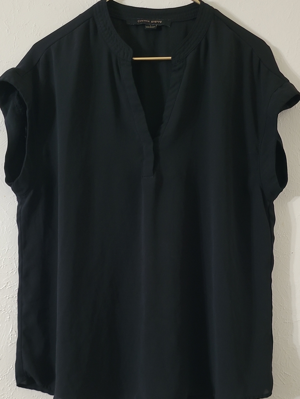 Cynthia Steffe Black Split-Neck Cap Sleeve Blouse